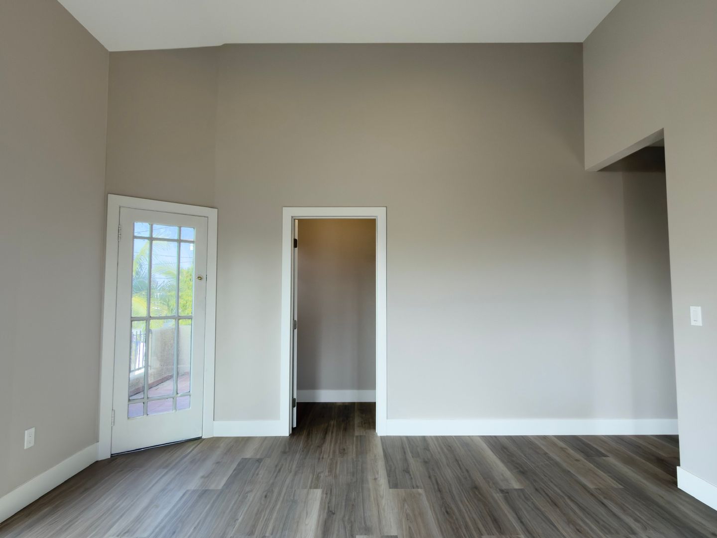 Long Beach Apartment: 906 Hoffman Ave