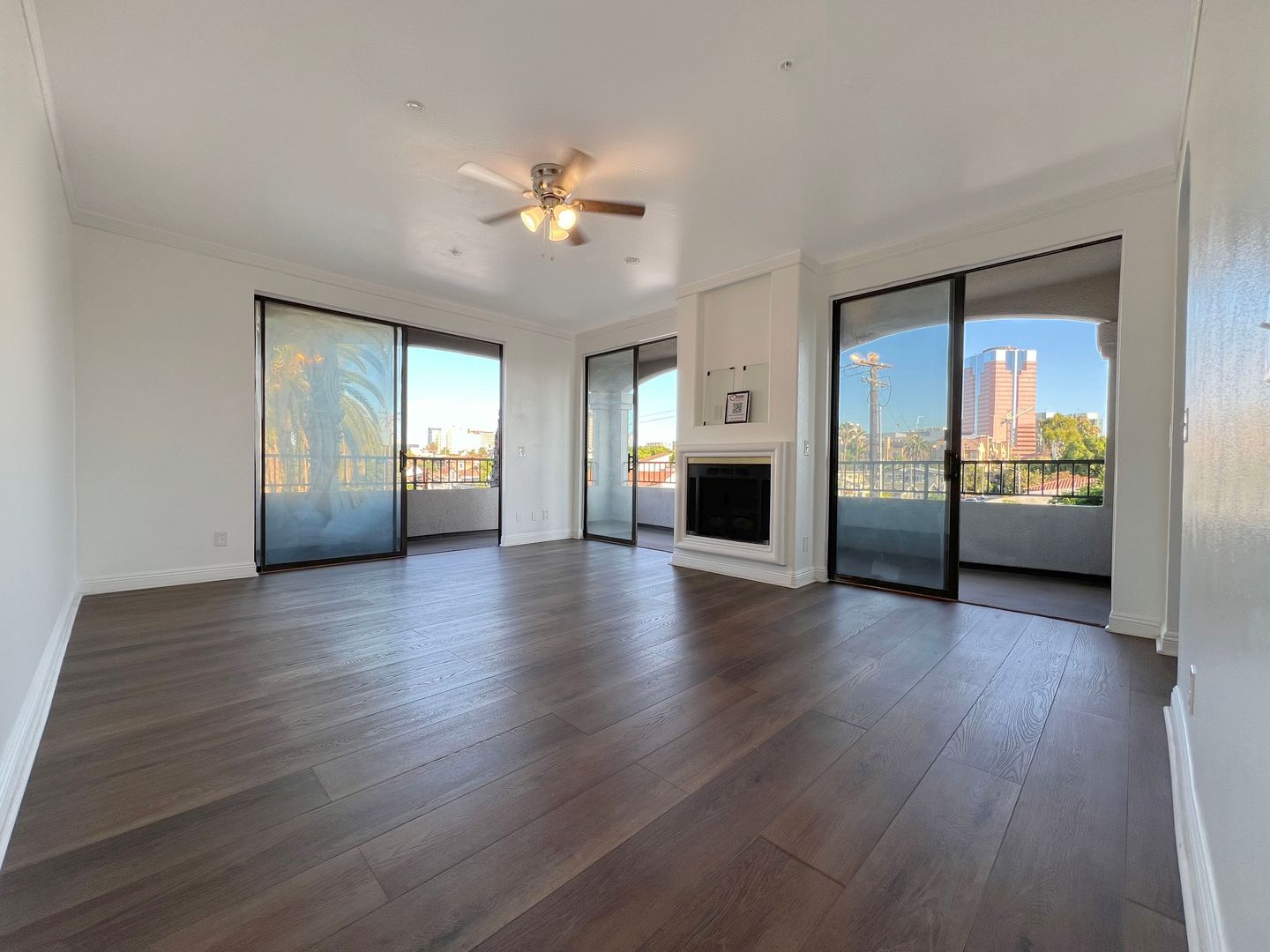 Long Beach House: 555 Maine Ave #304