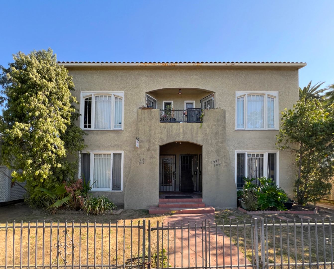 Long Beach Apartment: 906 Hoffman Ave