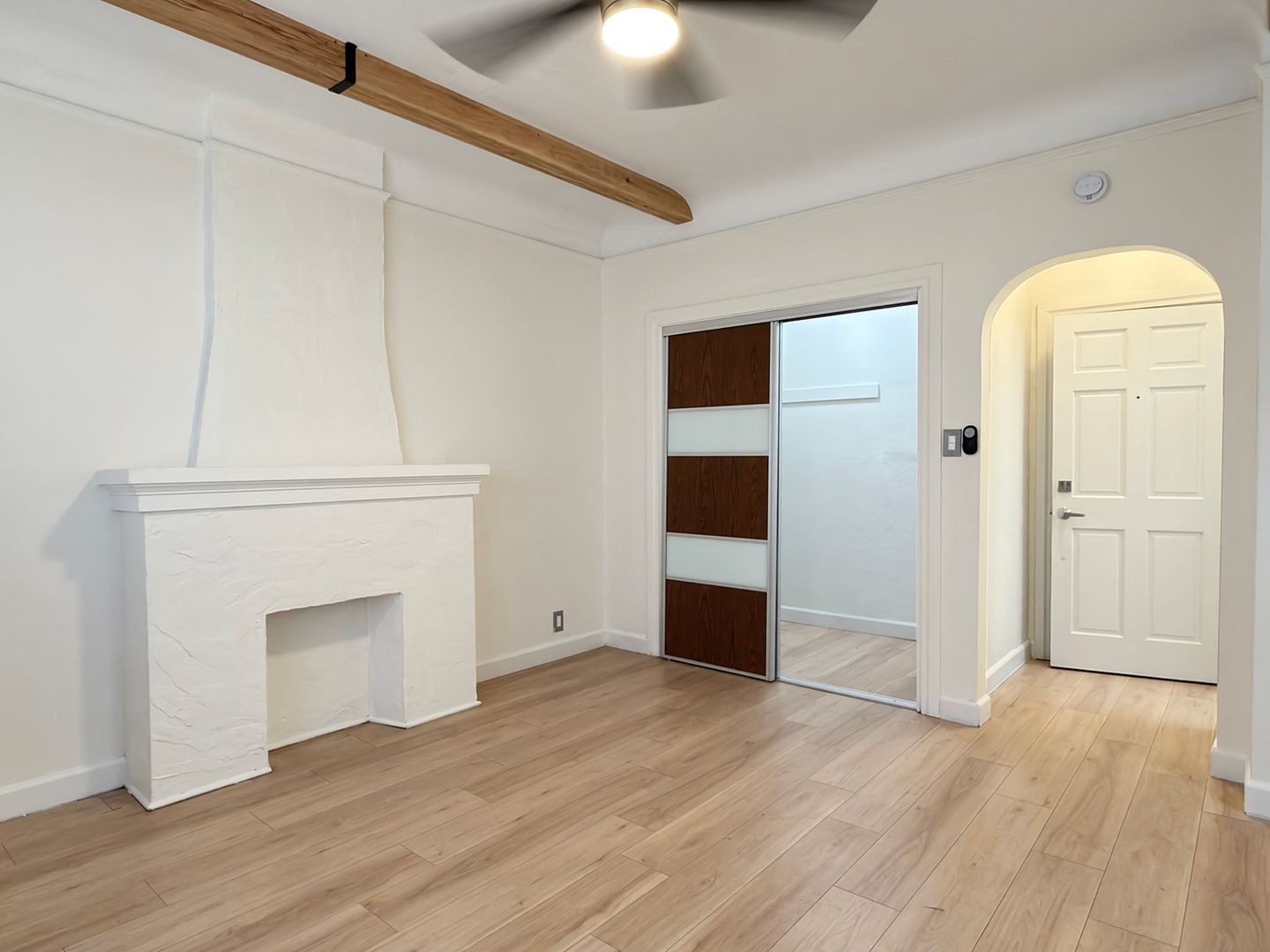 Long Beach Apartment: 444 Chestnut Ave