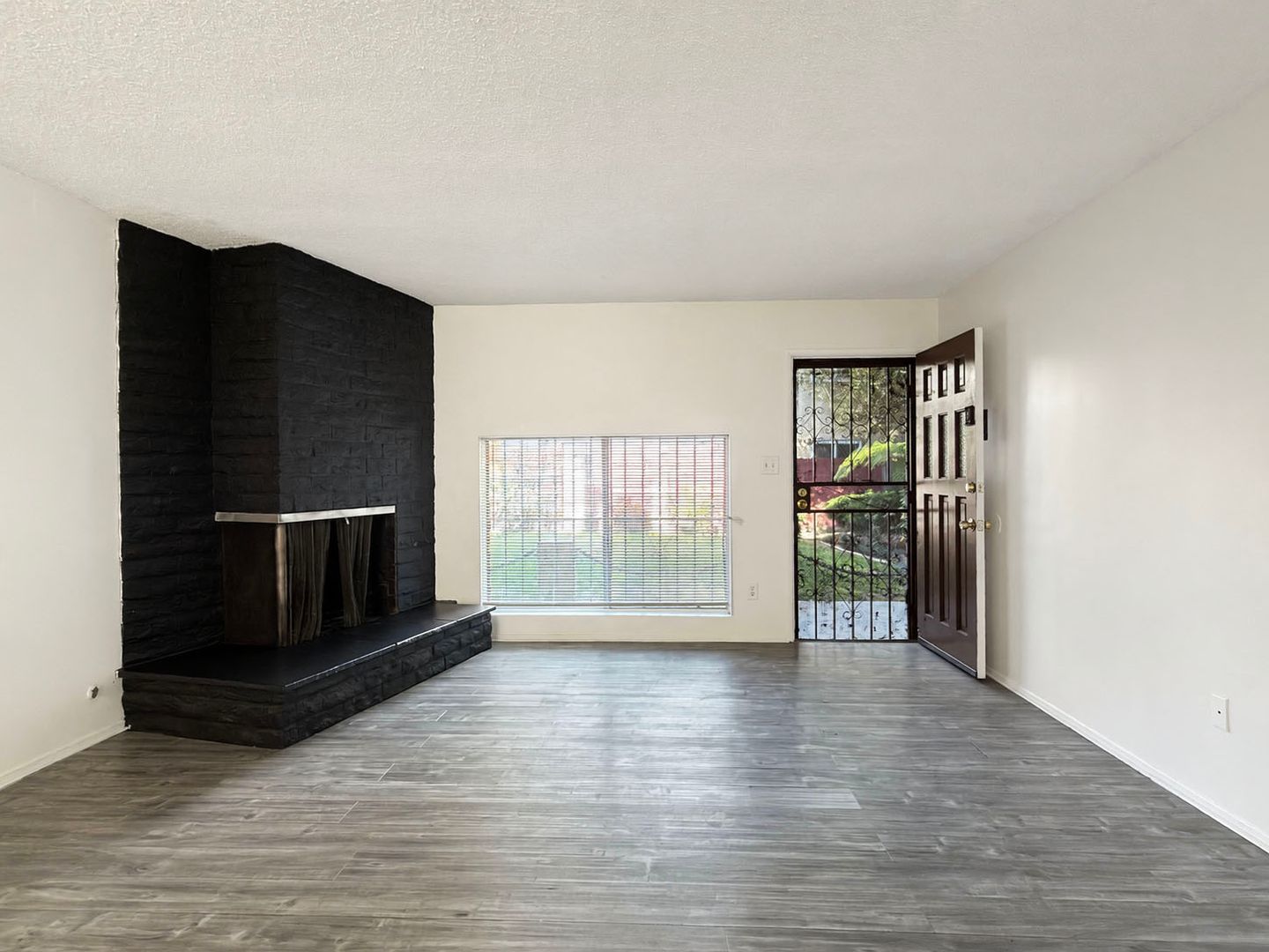 Long Beach Apartment: 245 E Artesia Blvd