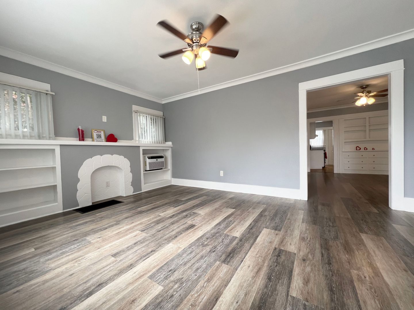 Long Beach Apartment: 1813 E 7th St