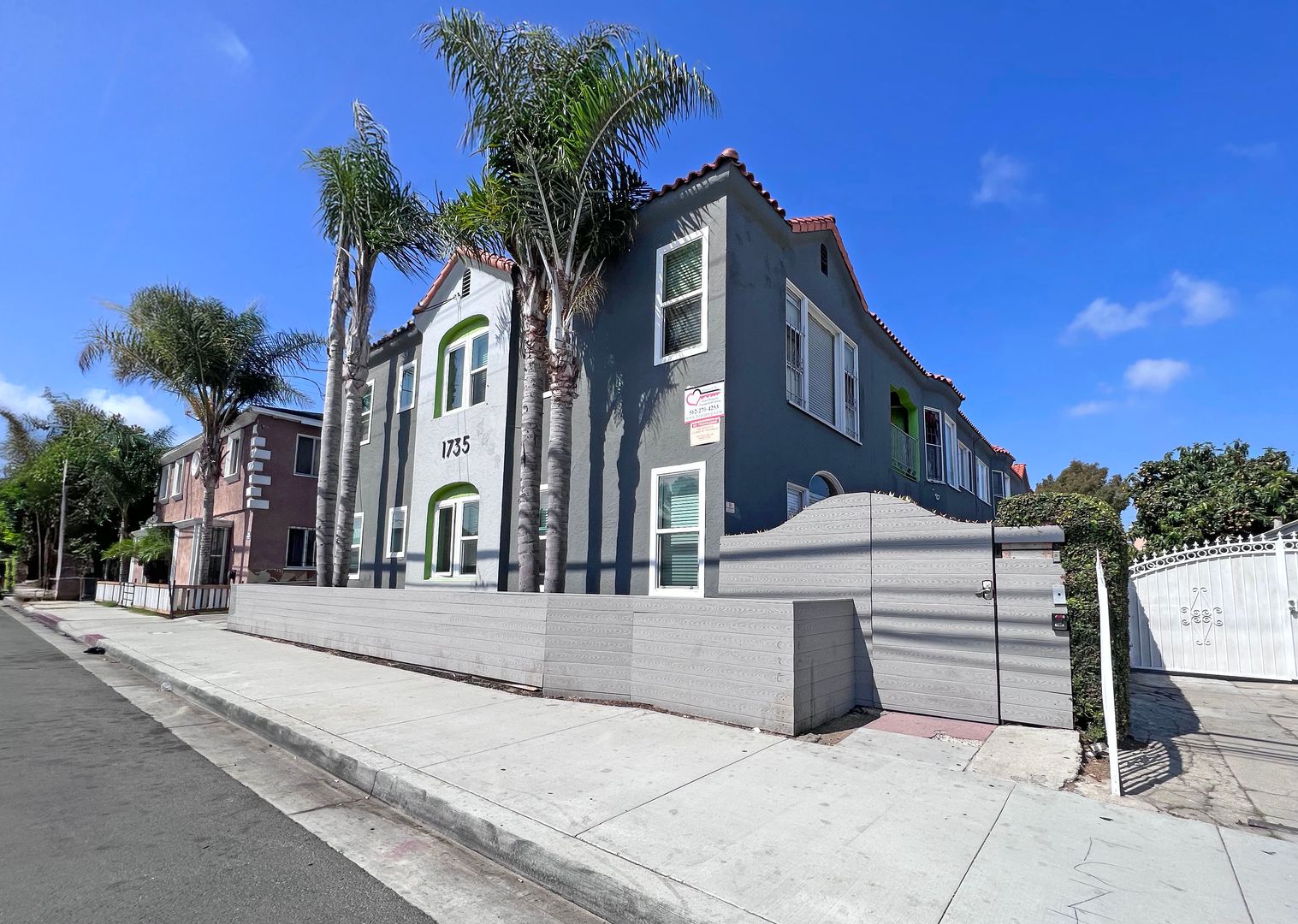 Long Beach Apartment: 1735 E 10th St