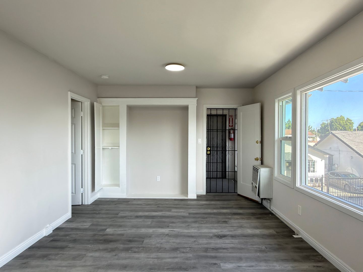 Long Beach Apartment: 1135 Olive Ave