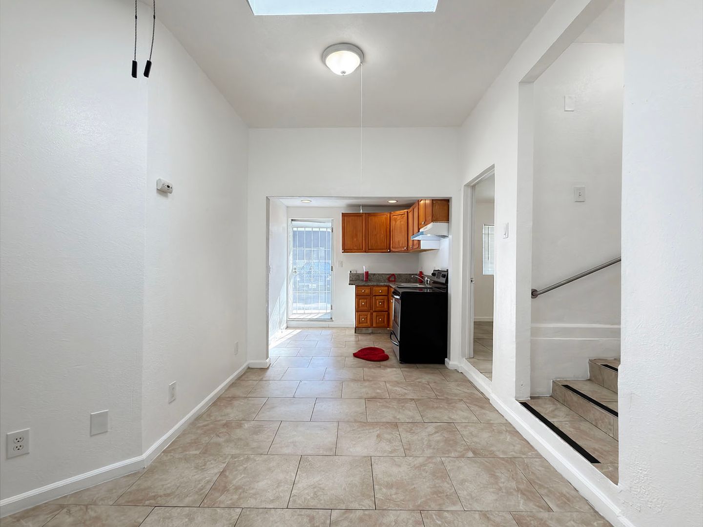 Carson Apartment: 2657 E Monroe Street