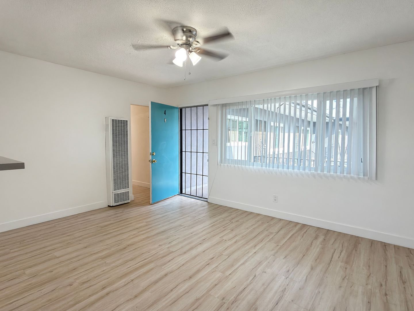 Long Beach Apartment: 122 E 55th St