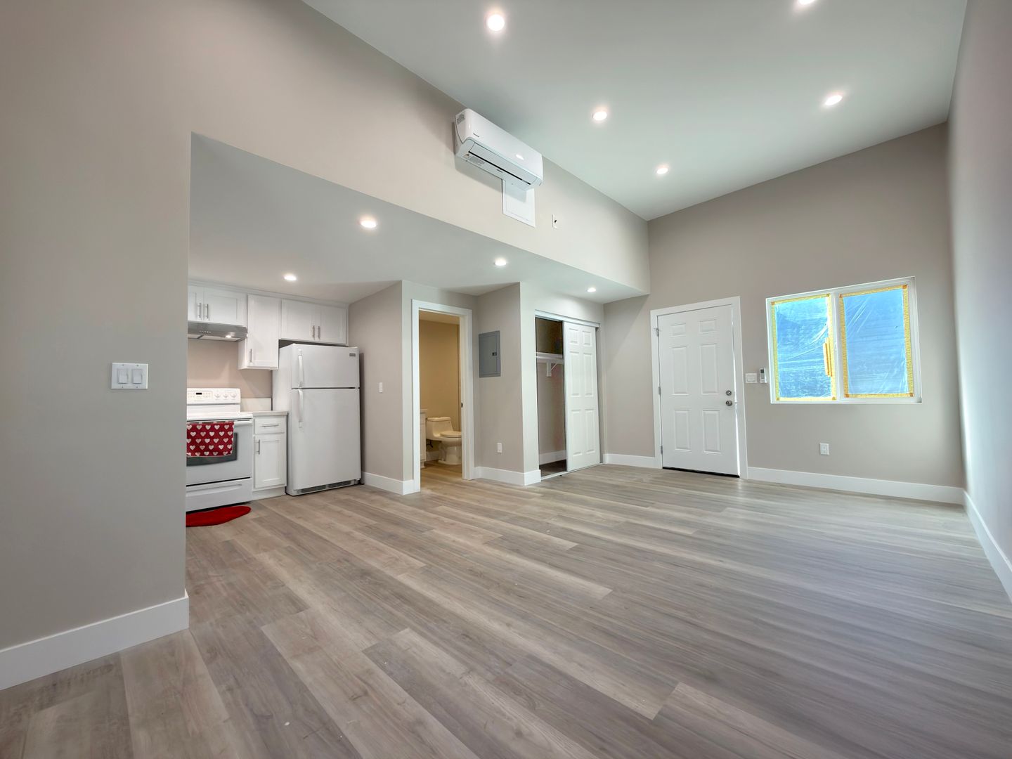 Long Beach Apartment: 1382 Molino Ave