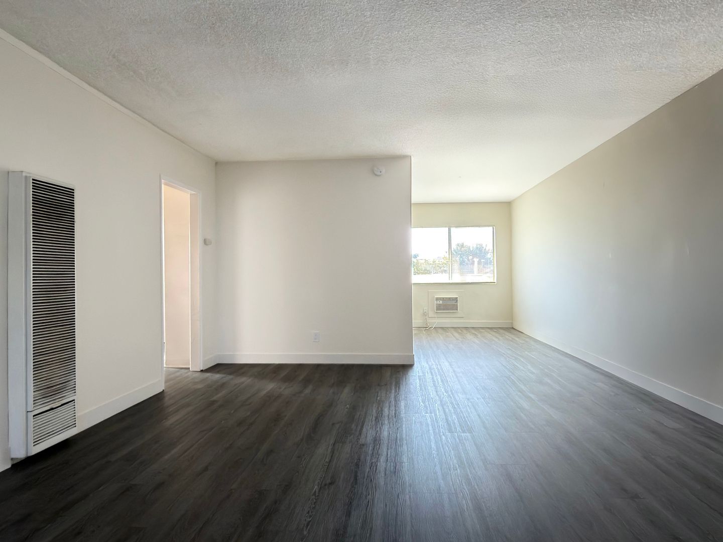 Long Beach Apartment: 245 E Artesia Blvd