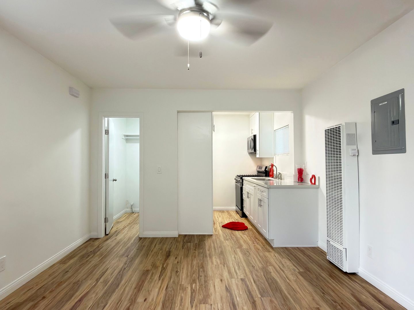 Long Beach Apartment: 167 - 169 1/2 E 67th St