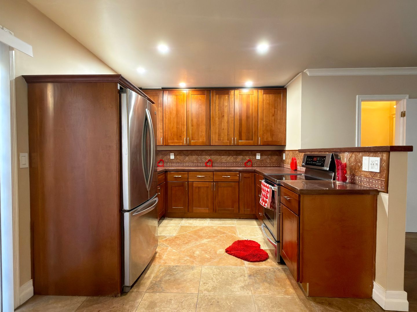 Long Beach Apartment: 260 E. 25th Street