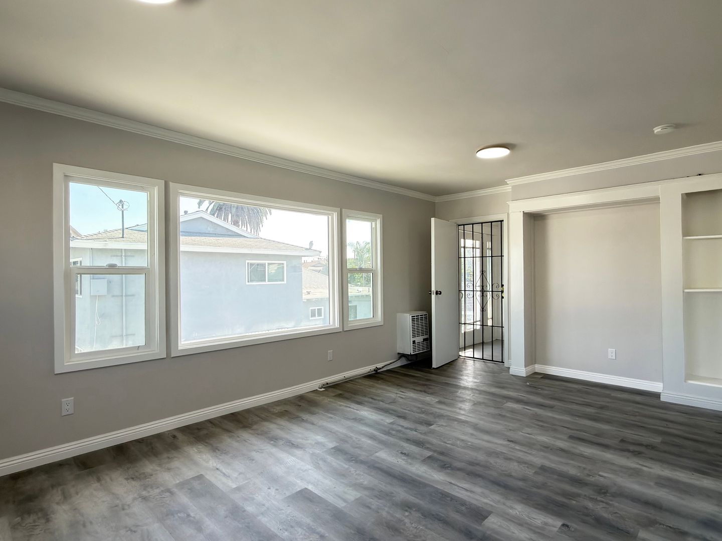 Long Beach Apartment: 1135 Olive Ave