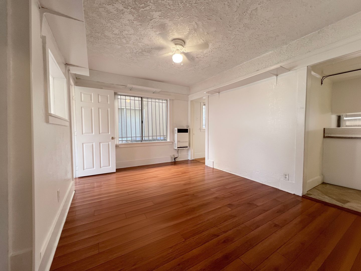 Long Beach Apartment: 702 E 3rd St