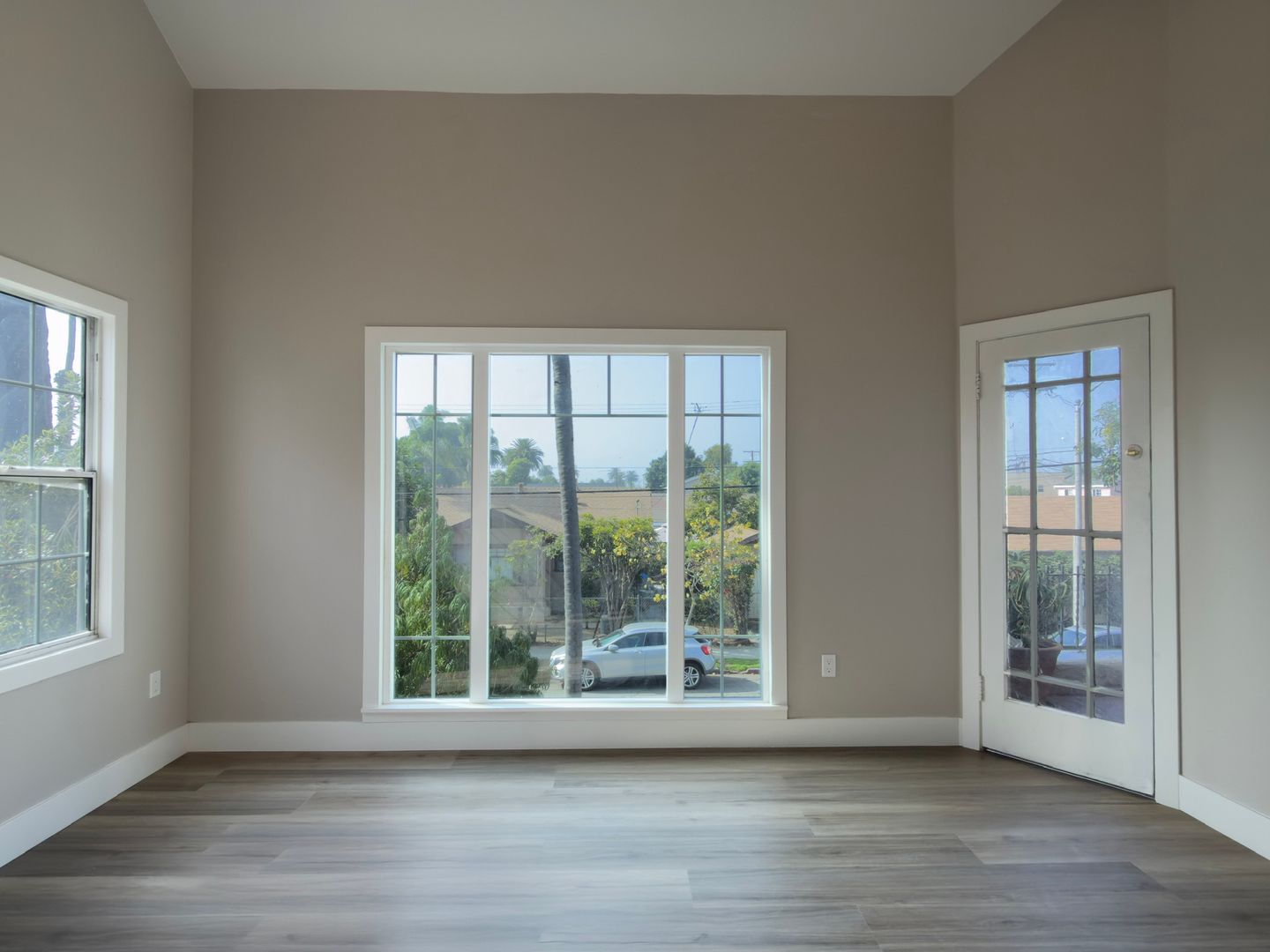 Long Beach Apartment: 906 Hoffman Ave