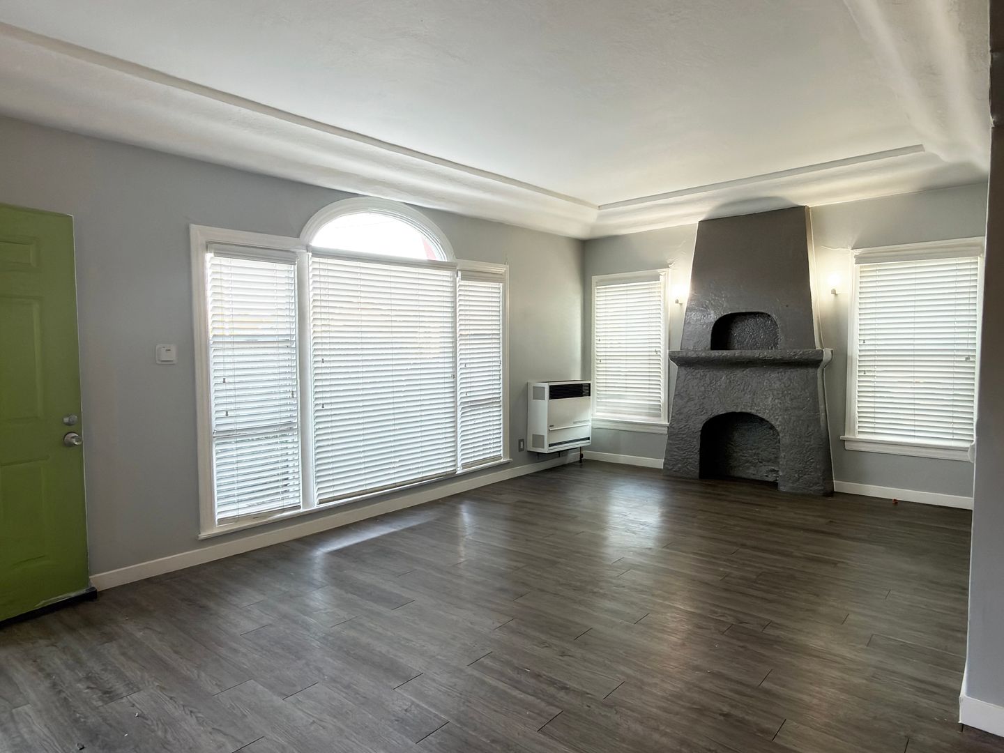 Long Beach Apartment: 1735 E 10th St