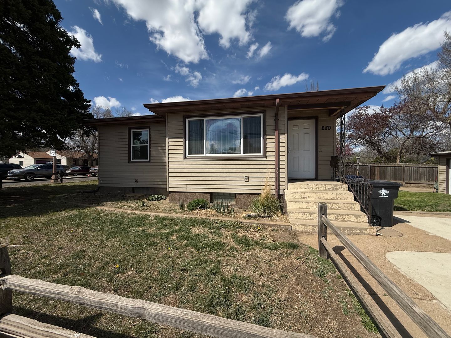 Dickinson House: 280 9th St W