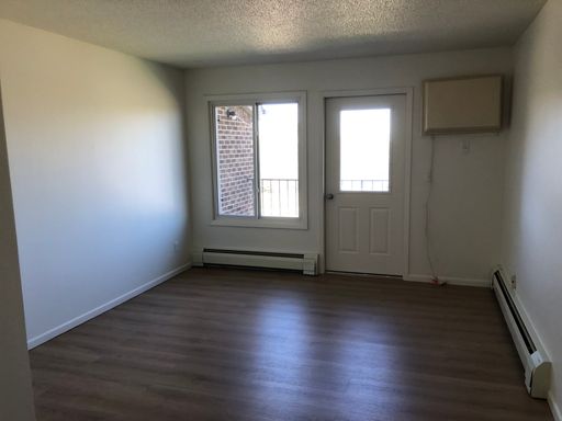 2 bedroom, 1 bath apartment – photo 1