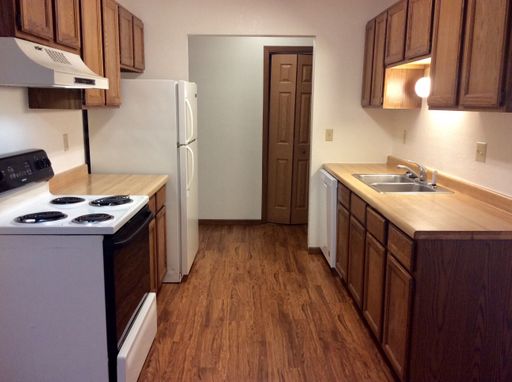 3 Bedroom, 1 Bathroom Apartment – photo 1