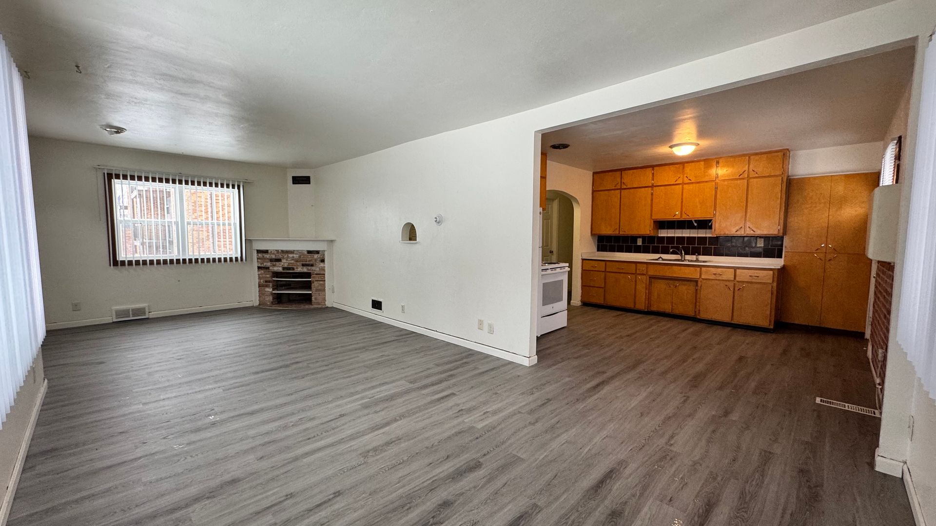 Dickinson House: 141 11th Ave W