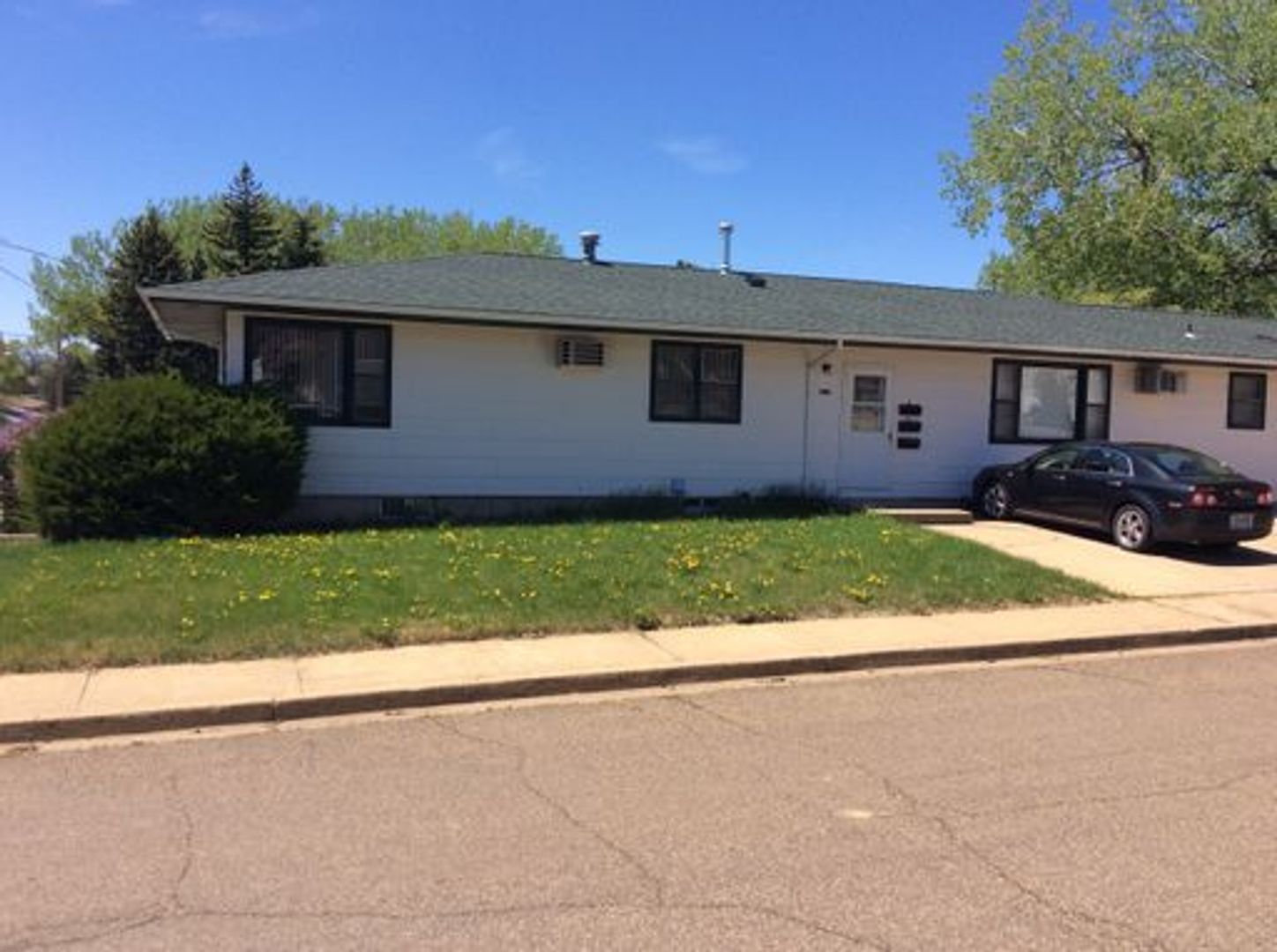 Dickinson Apartment: 331 9th Avenue E