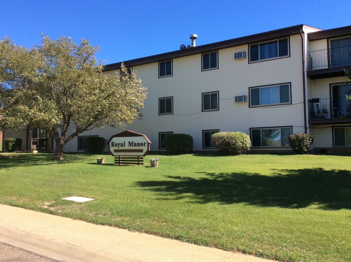 Dickinson Apartment: 1612 Praire Ave