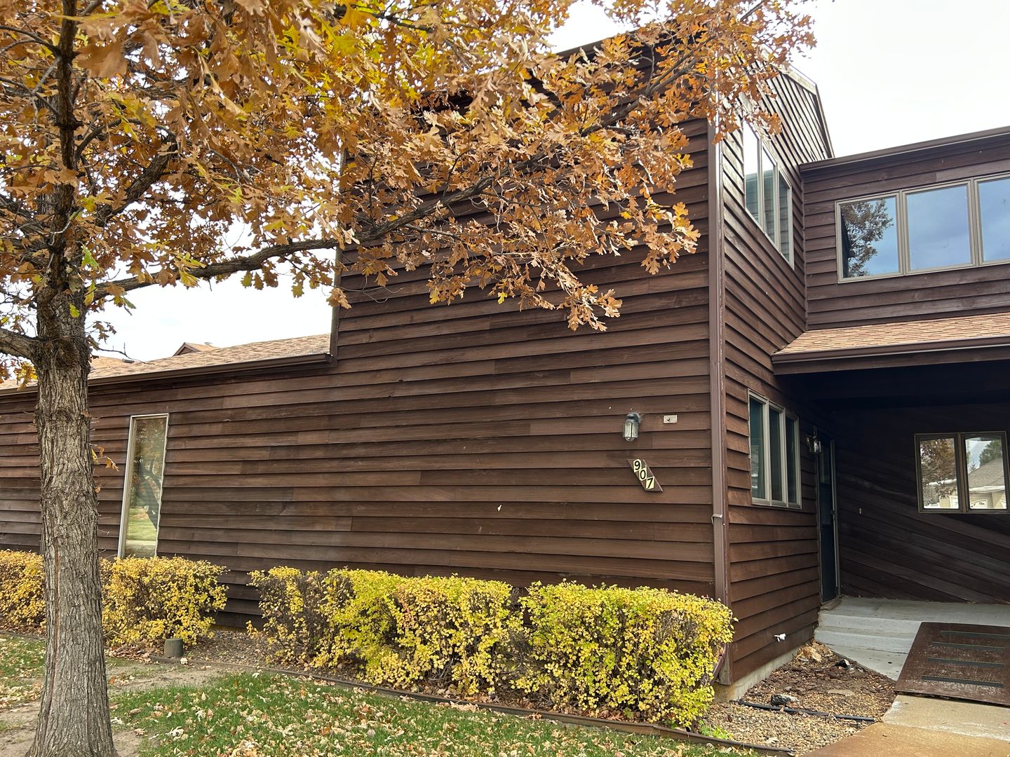 Dickinson House: 907 16th St W