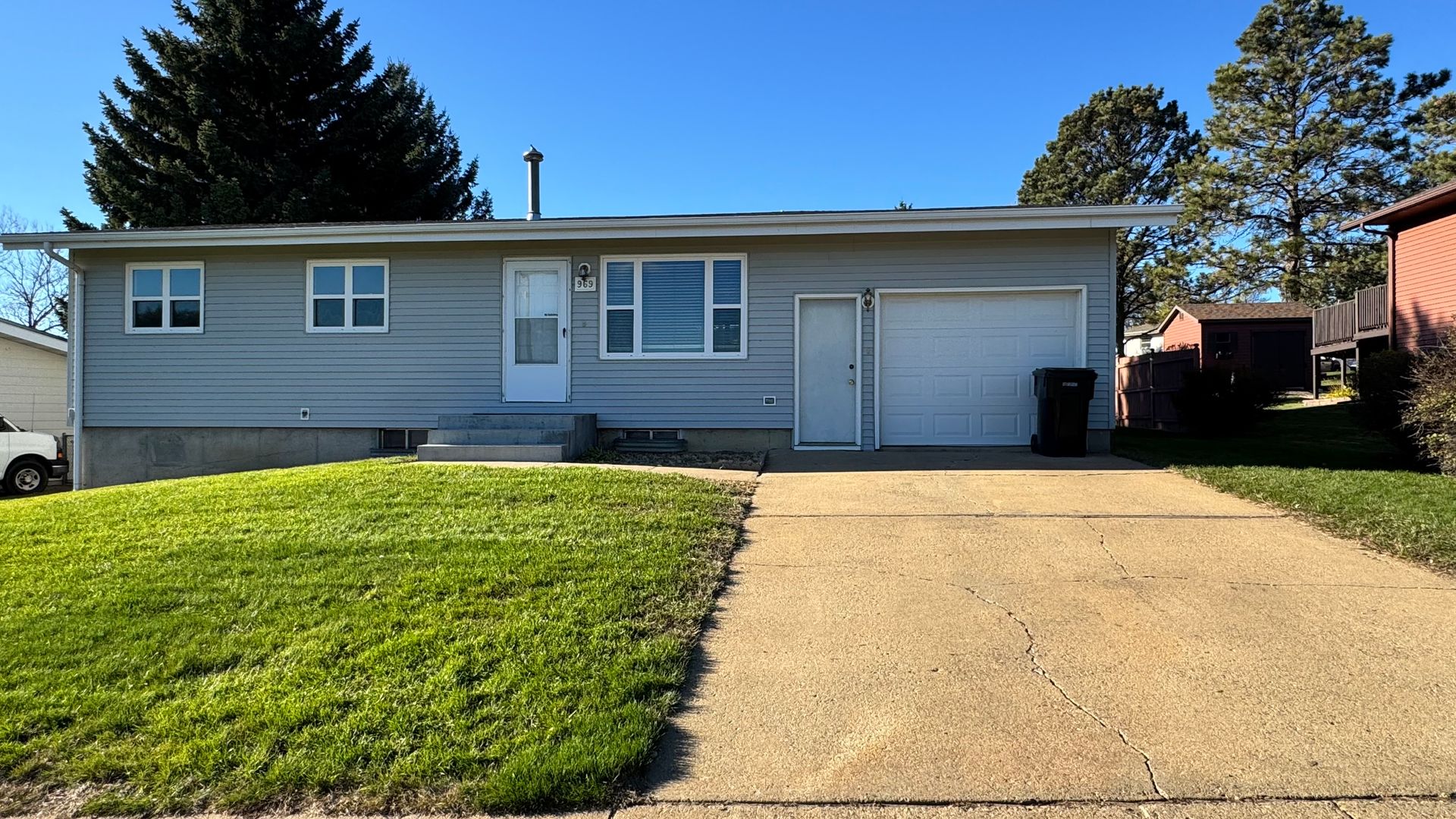 Dickinson House: 969 Custer St