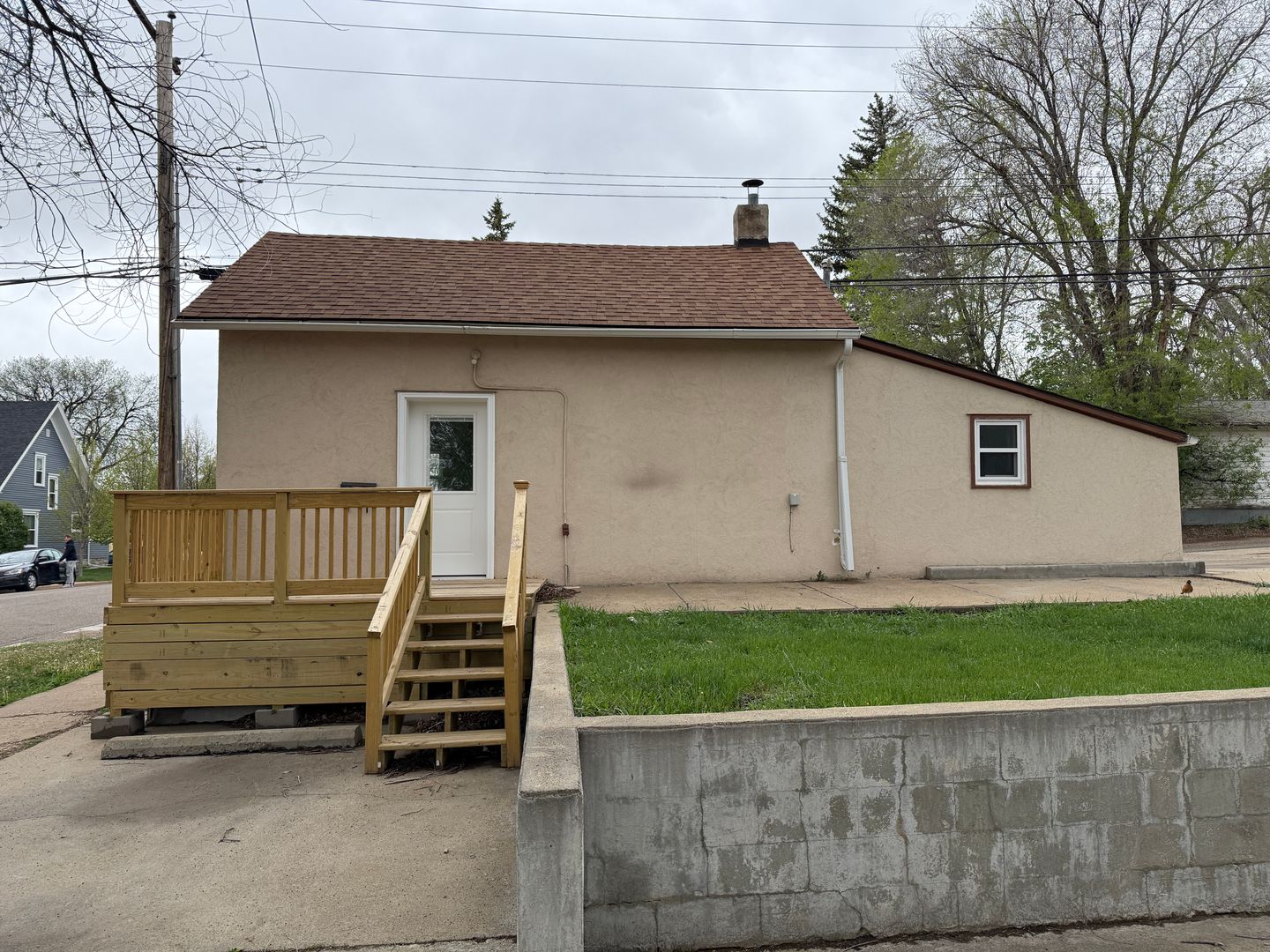 Dickinson House: 22 5th St W