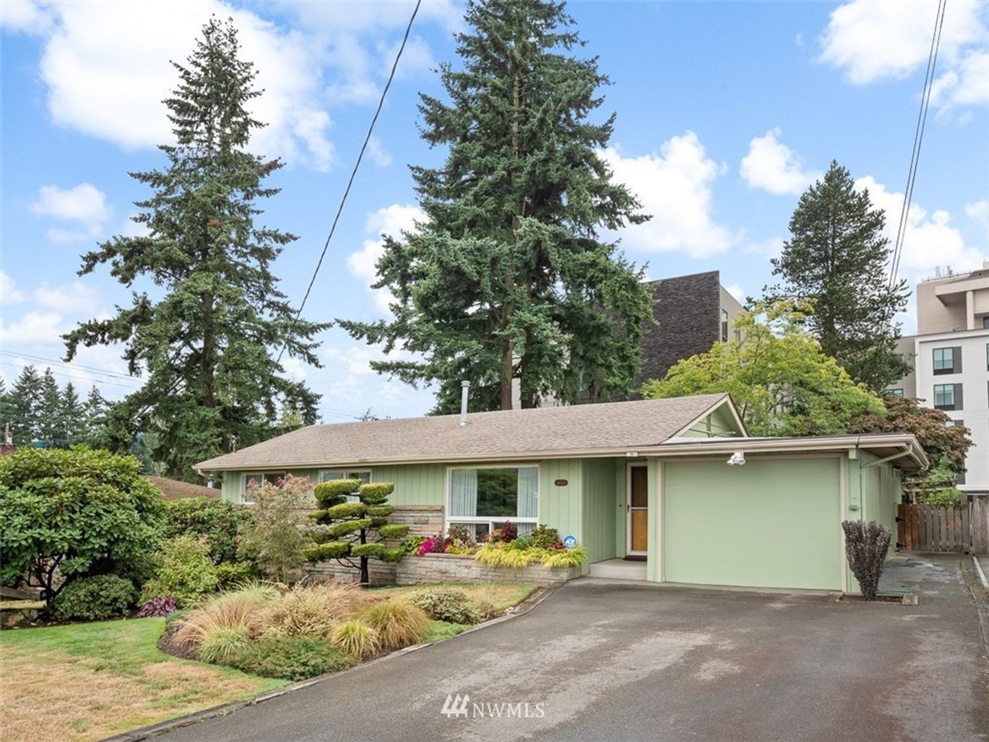 Seatac House: 18705 32nd Ave S