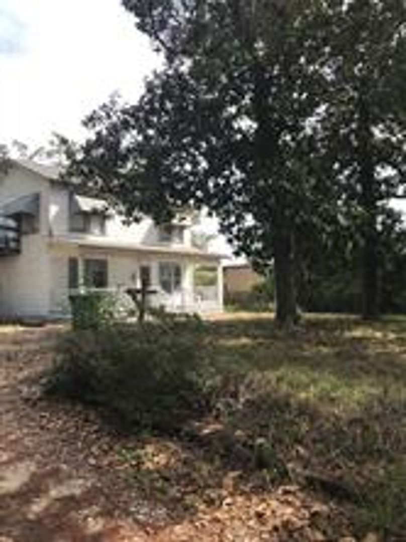 Huntsville House: 2909 Sam Houston Ave