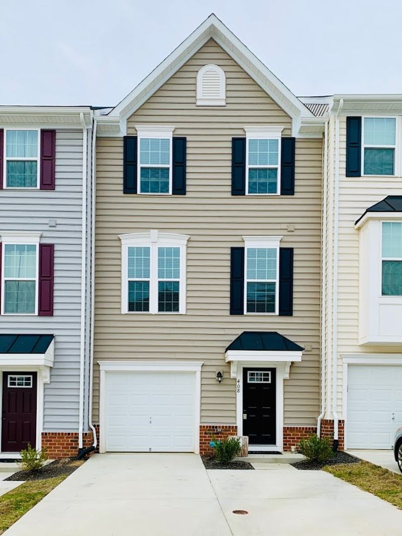 Fredericksburg Townhome: 408 Streamview Drive