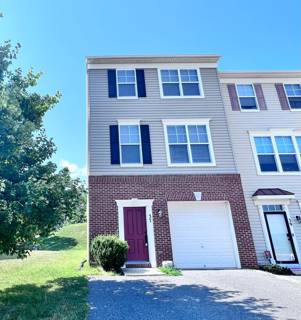 Stafford Townhome: 37 Rapidan Drive