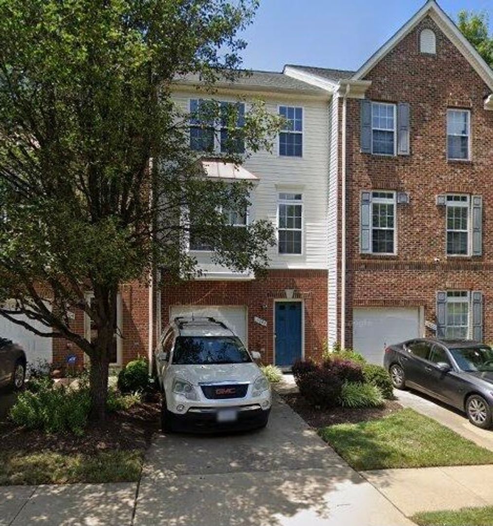 Woodbridge Townhome: 13002 Cordelia Court