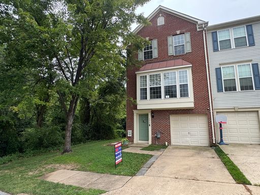 BEAUTIFUL TOWNHOUSE IN WOODBRIDGE- CLOSE TO I-95/QUANTICO – photo 1