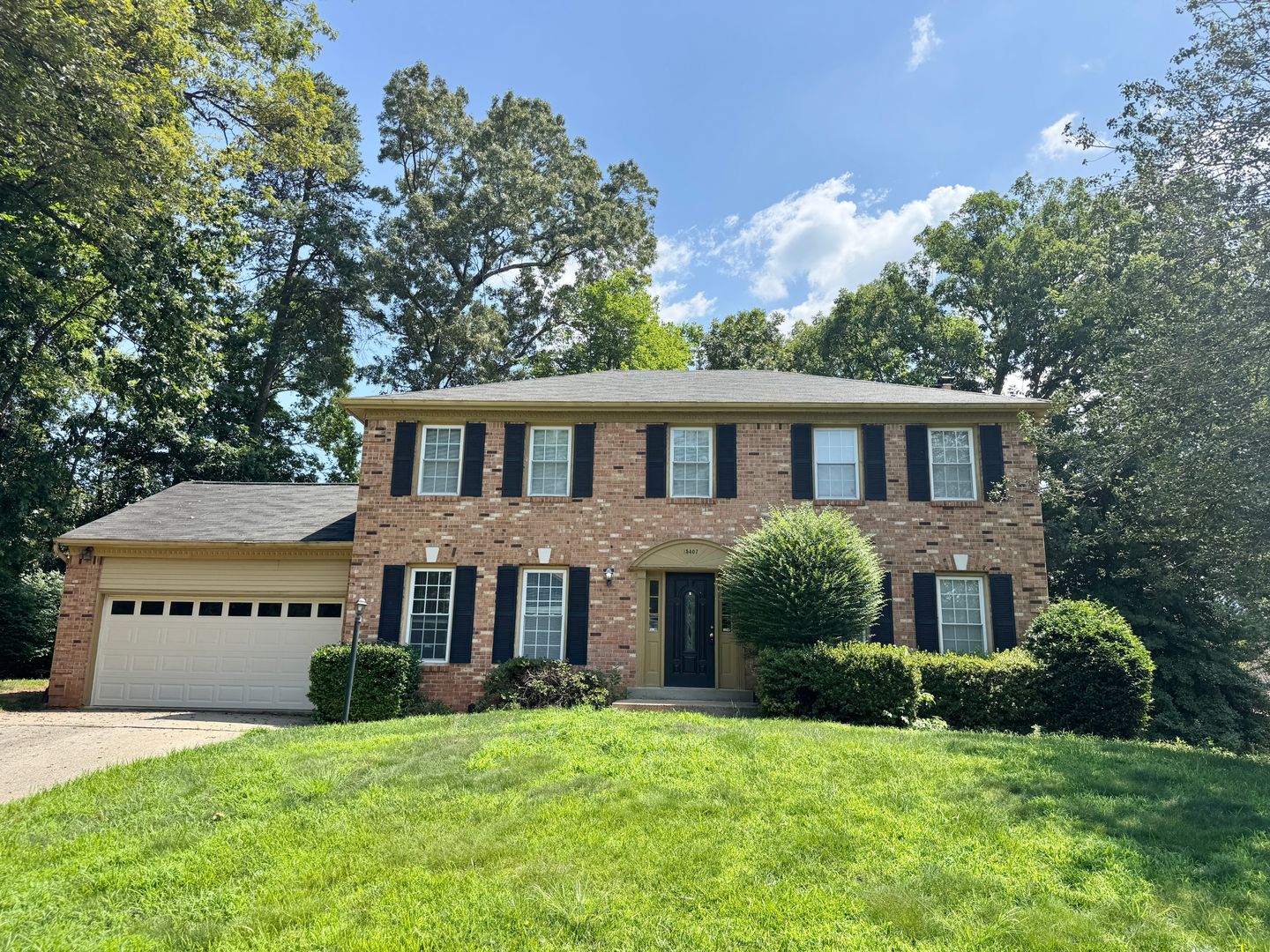 Dumfries House: 15407 Skyline Drive