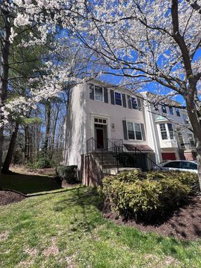 BURKE CENTER - BEAUTIFULLY UPDATED 3 LEVEL TOWNHOUSE WITH GARAGE – photo 1