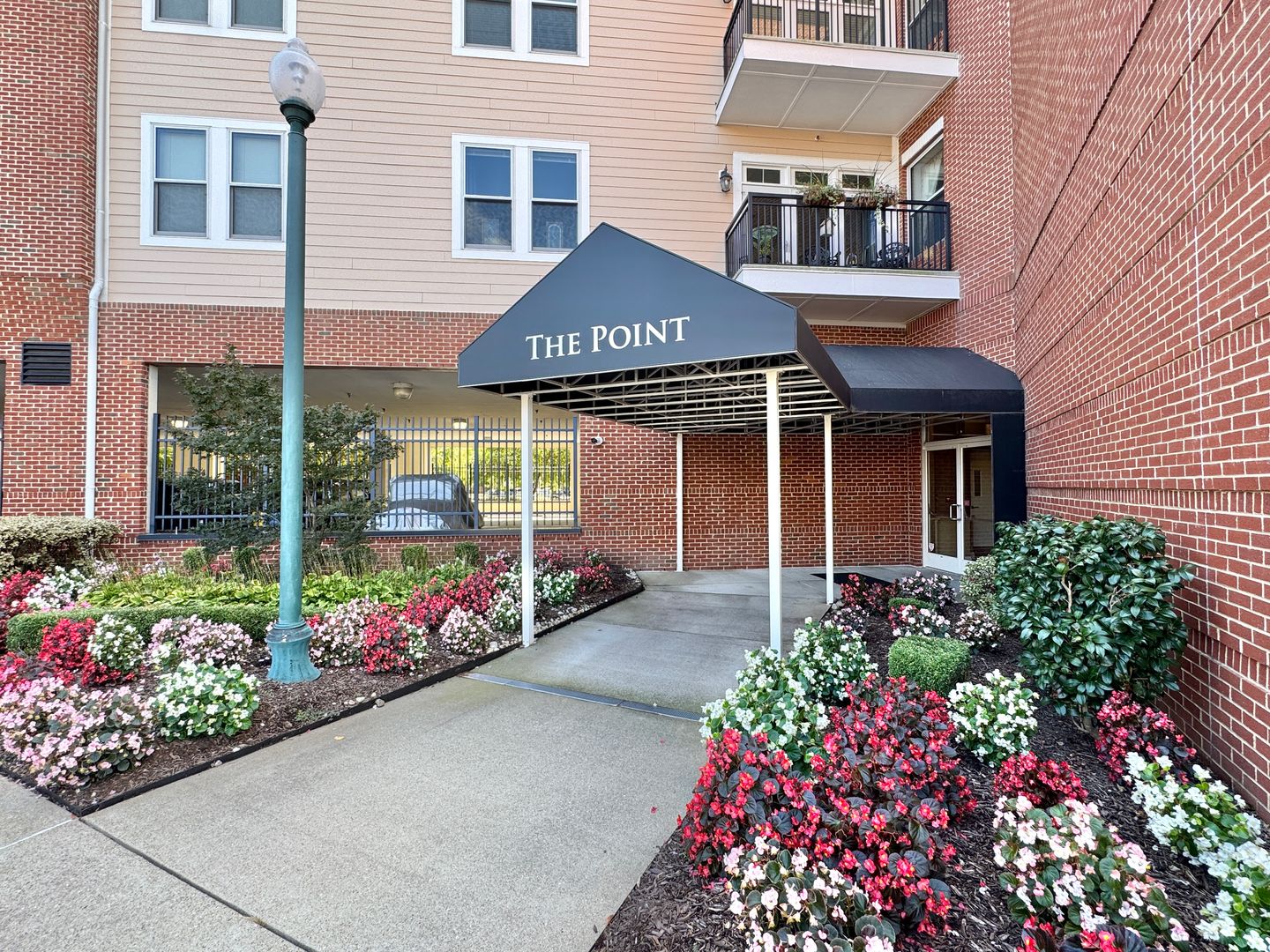Newport News Condo: 670 Town Center Dr