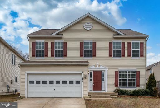 MINUTES TO QUANTICO - 6 BEDROOM HOME! – photo 1
