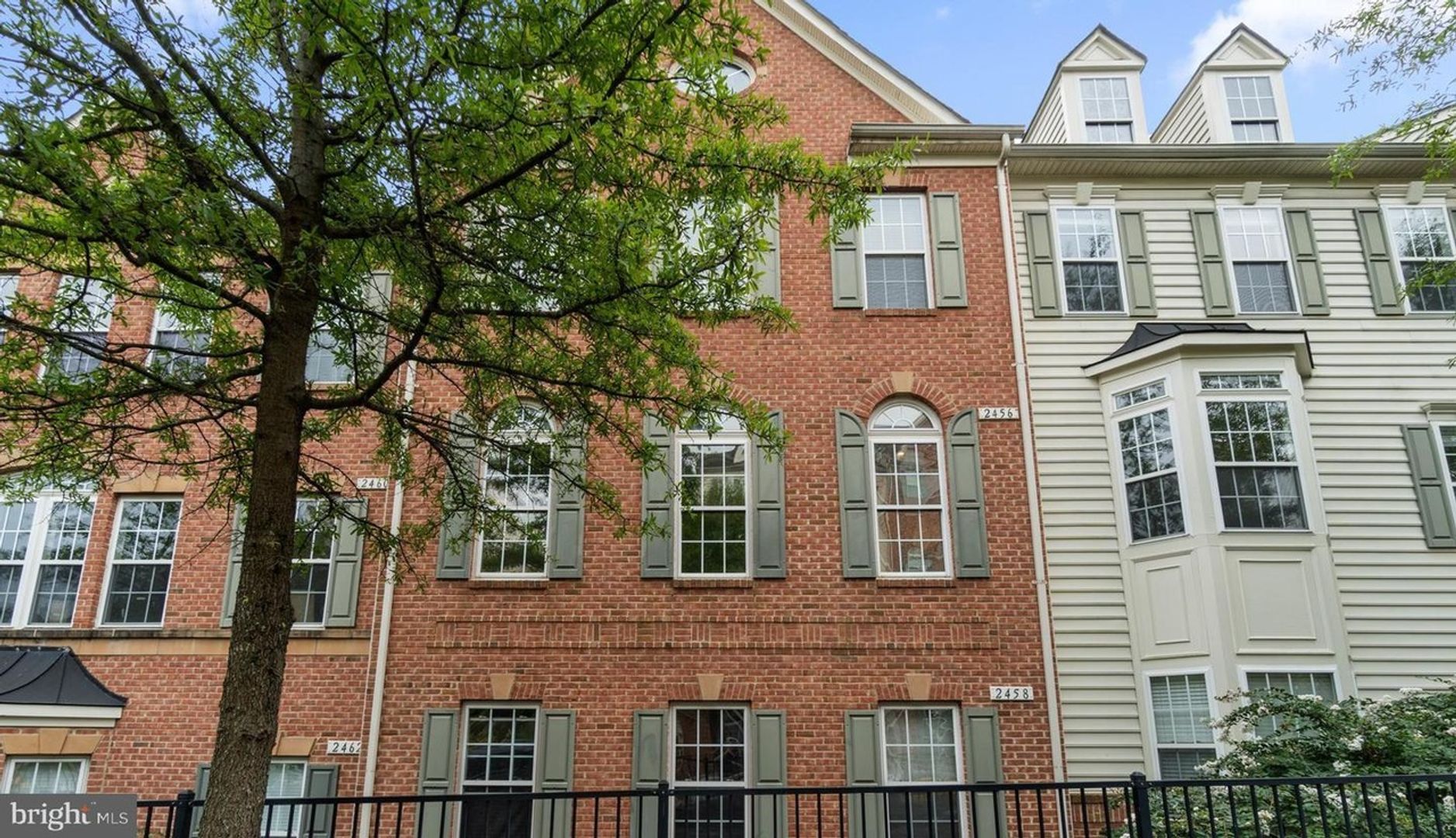 Woodbridge Townhome: 2456 Eastbourne Dr