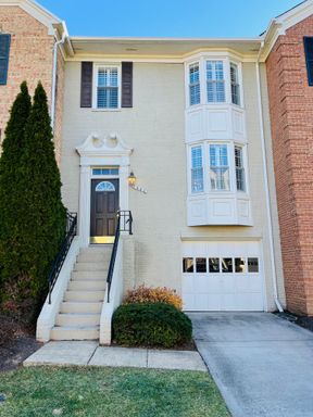 TYSONS STATION - HANDY TO METRO - BEAUTIFULLY MAINTAINED TOWNHOUSE – photo 1
