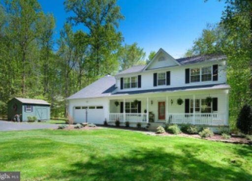 6 BEDROOM -MAGNIFICENT 10 ACRES OF PRIVACY - ONLY 5 MINS TO VRE - STAFFORD FARMHOUSE – photo 1