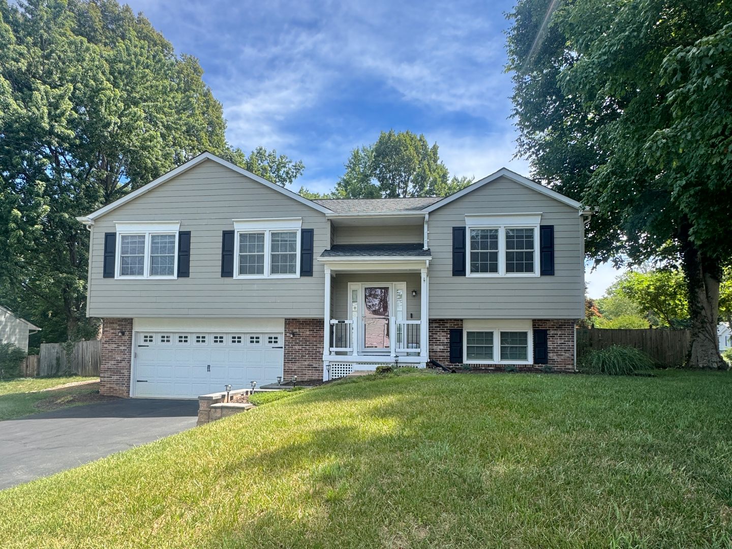 Fredericksburg House: 74 Clarion Drive