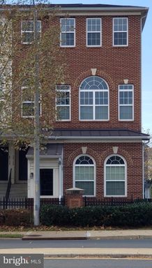 BEAUTIFUL CONDO TOWNHOUSE IN CENTREVILLE - CLOSE TO DULLES & DC – photo 1