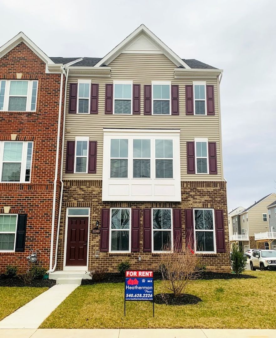 Manassas Townhome: 11380 Willow Green Circle
