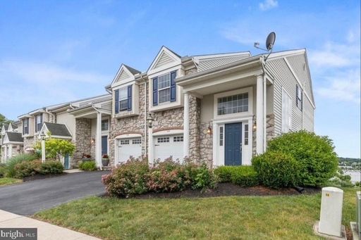 $2,300 Spacious 3 Bedroom 2.5 bath Townhome in Swatara Township – photo 1