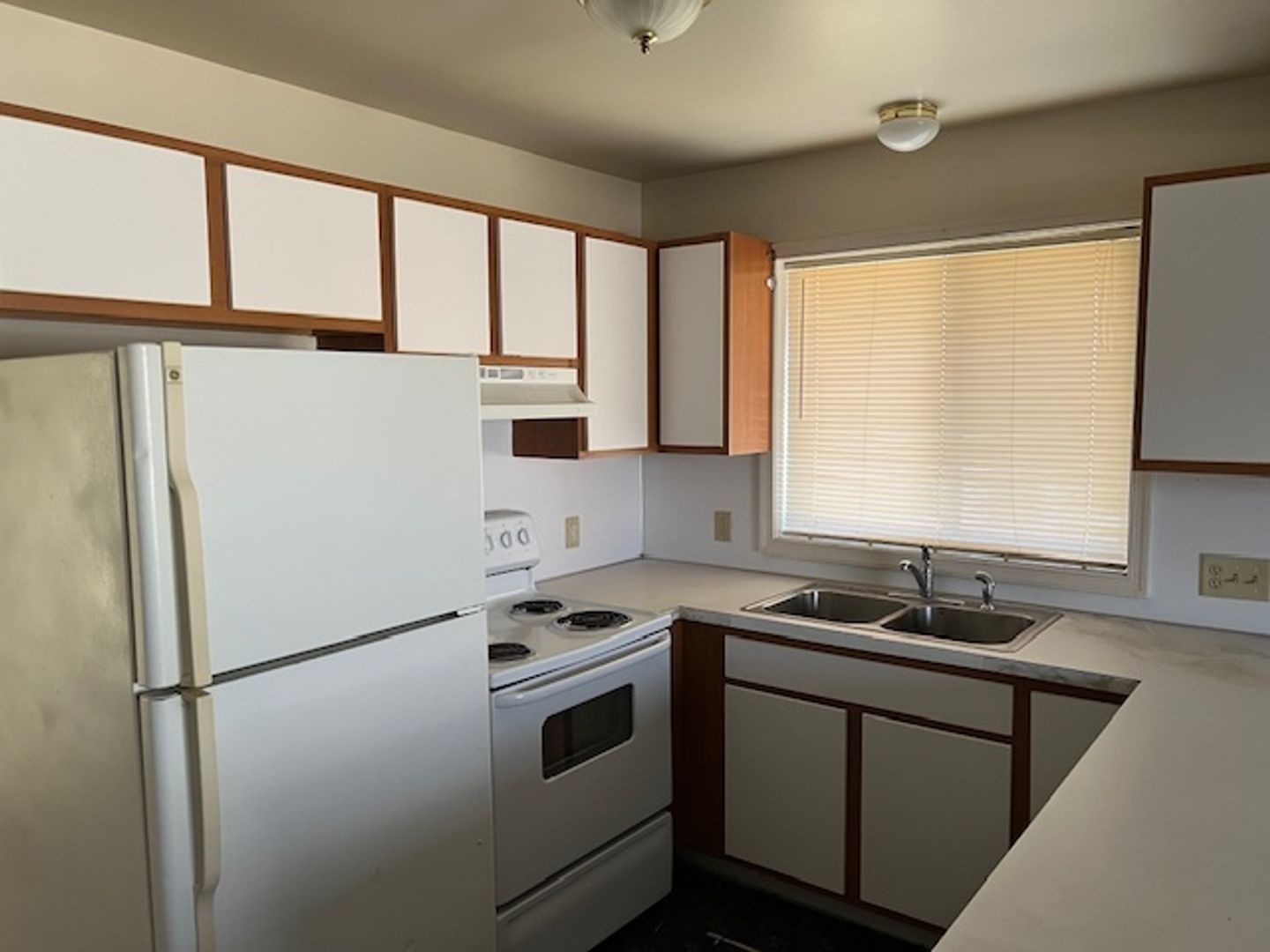 Harrisburg Apartment: 1951 Lenox St