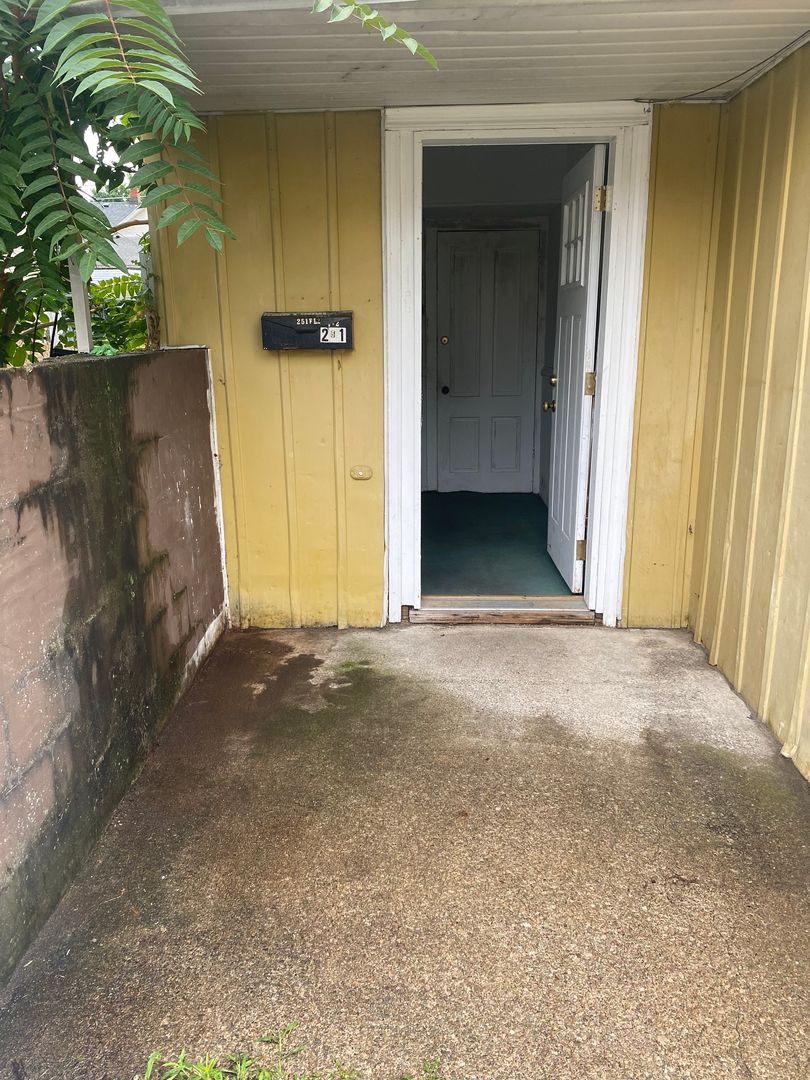 Erie House: 251 W 20th St