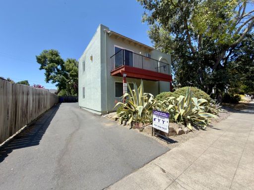 Napa River Triplex Upstairs One Bedroom, One Bathroom with Balcony View - Less Than 1/2 Mile from Downtown Napa