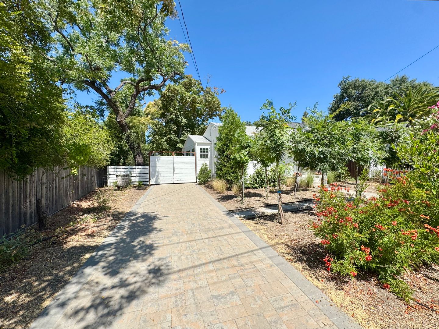 Available For 4+ Months!* Rare Find Furnished Saint Helena Gem, “Upper Tainter” 2 Bedrooms, 2 Bathrooms, Less than ½ Mile to Downtown St. Helena