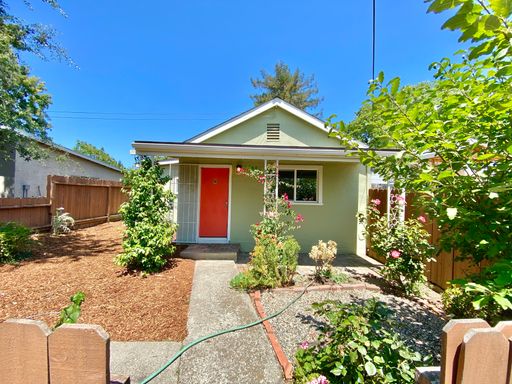 1 Bedroom Cottage Convenient to Downtown and Commuting