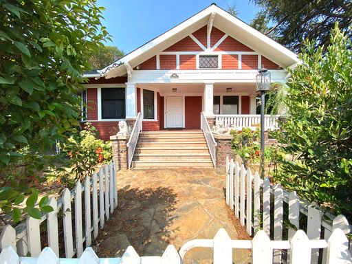 2 Bedrooms, 2 Bathrooms, Old World Charm Near Downtown Napa – photo 1